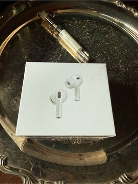Wireless Earbuds (AirPods Pro Style) – New in Box